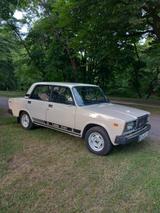 Lada 2107 Oldtimer - Lada 2107 mit Benzin-Antrieb
