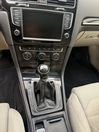 Volkswagen Golf - 11