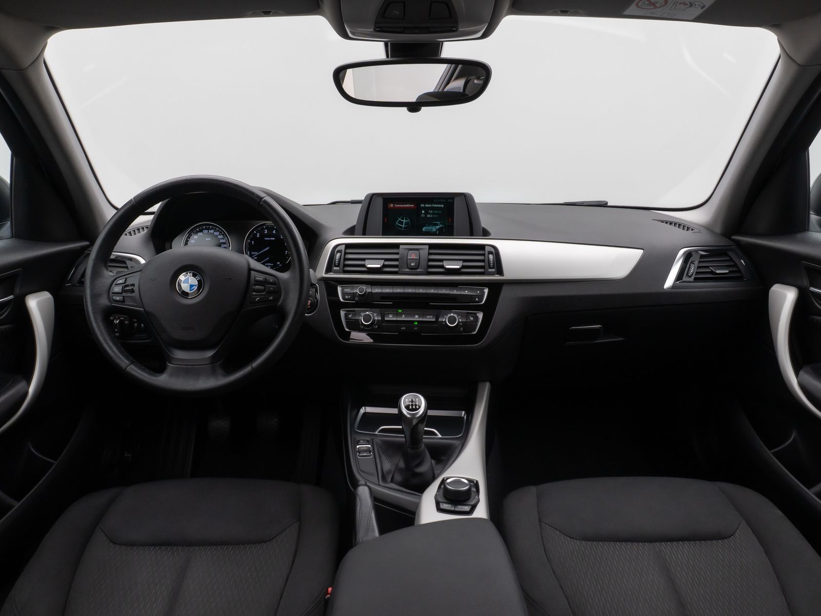 Fahrzeugabbildung BMW 118i  Sitzheizung PDChint Geschwindigkeitsreg