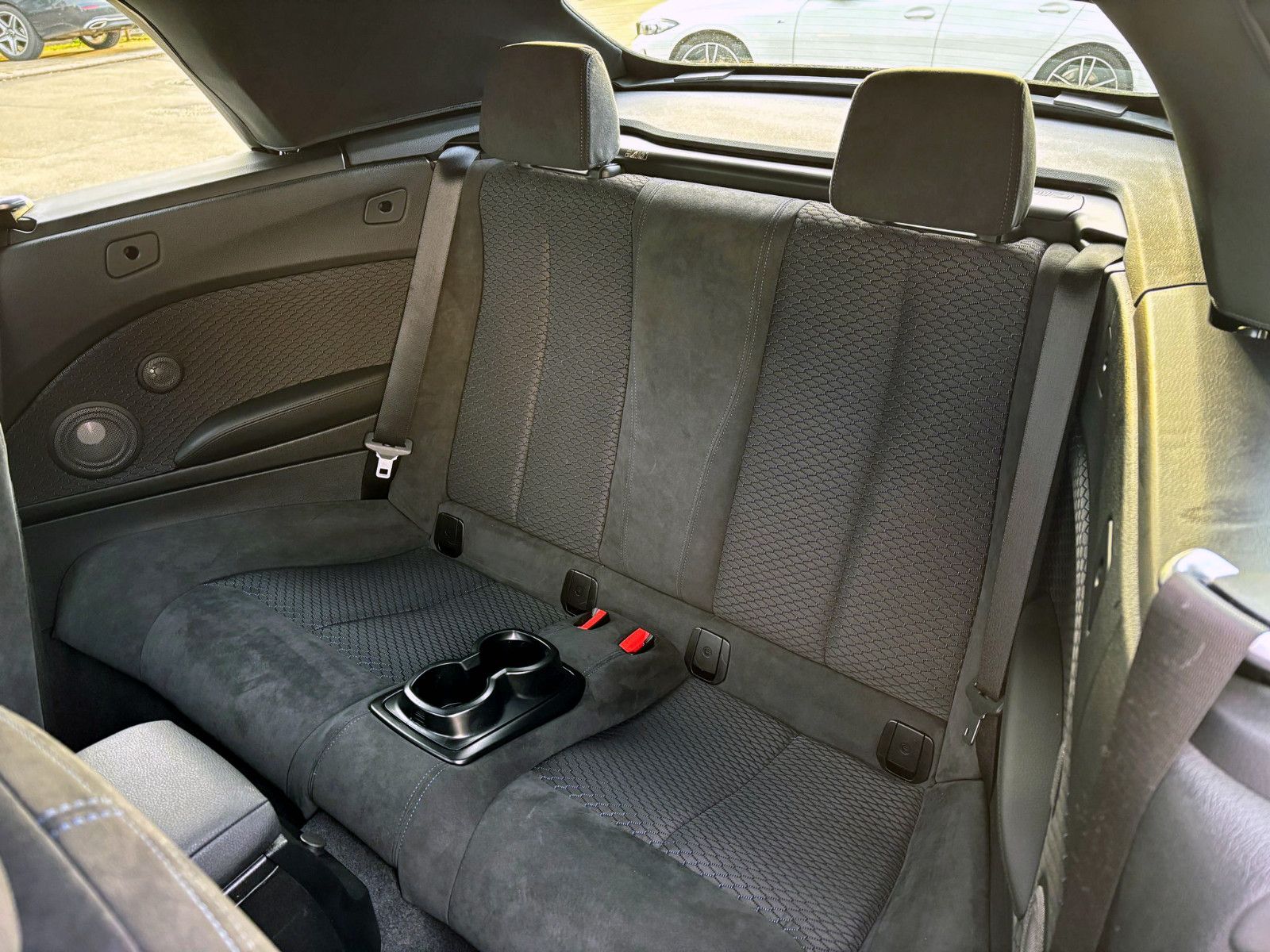 Fahrzeugabbildung BMW 218i Cabrio M-Sport LED PDC SHZ NAV H&K BT LHZ