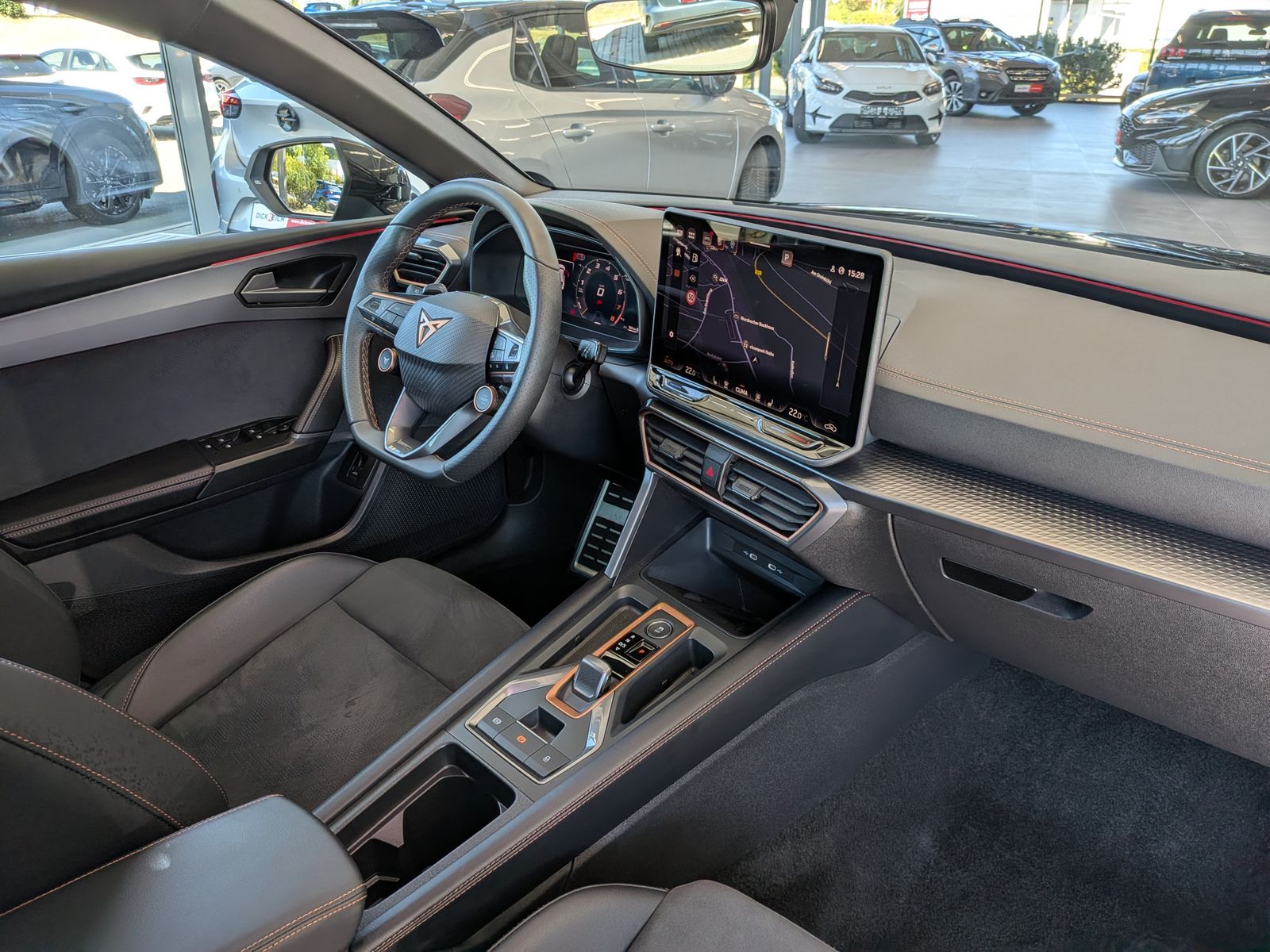 Fahrzeugabbildung CUPRA Leon 1.5 eTSI Dynamic-Edge-Paket Pano Cam AHK 18