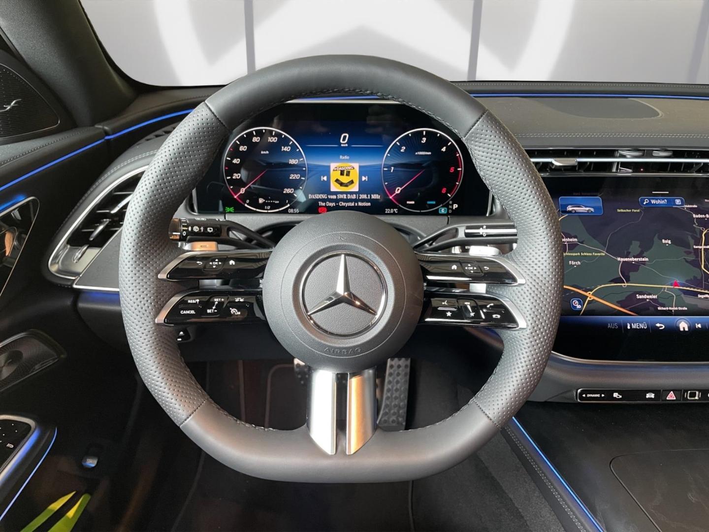 Mercedes-Benz E 220 d 4MATIC T-Modell AMG AHK-klappbar El. Pan