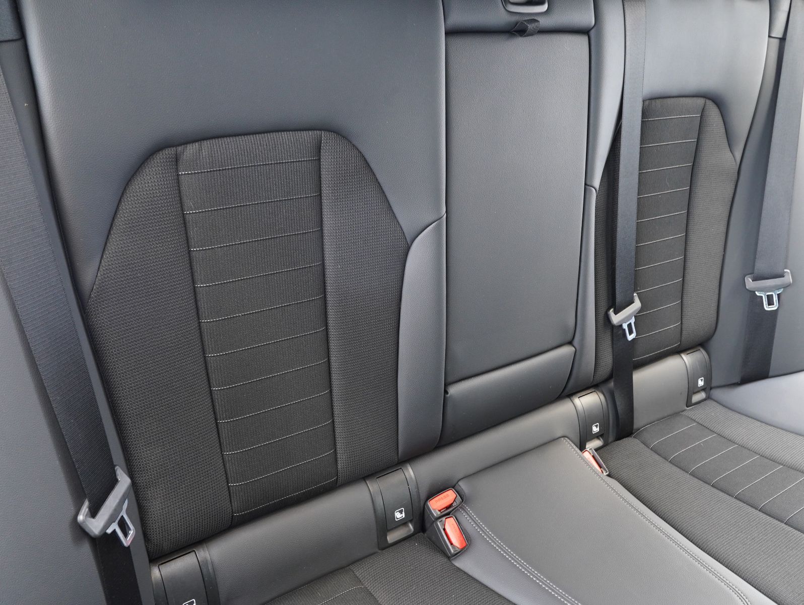Fahrzeugabbildung BMW 330 e Touring Sport Line INDIVIDUAL/HEADUP/LASER