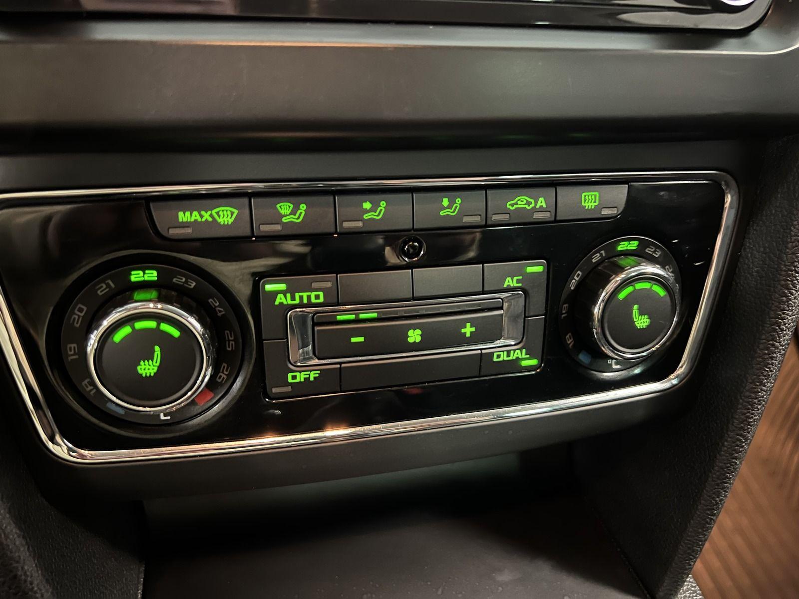 Skoda Superb 2011 — photo 12