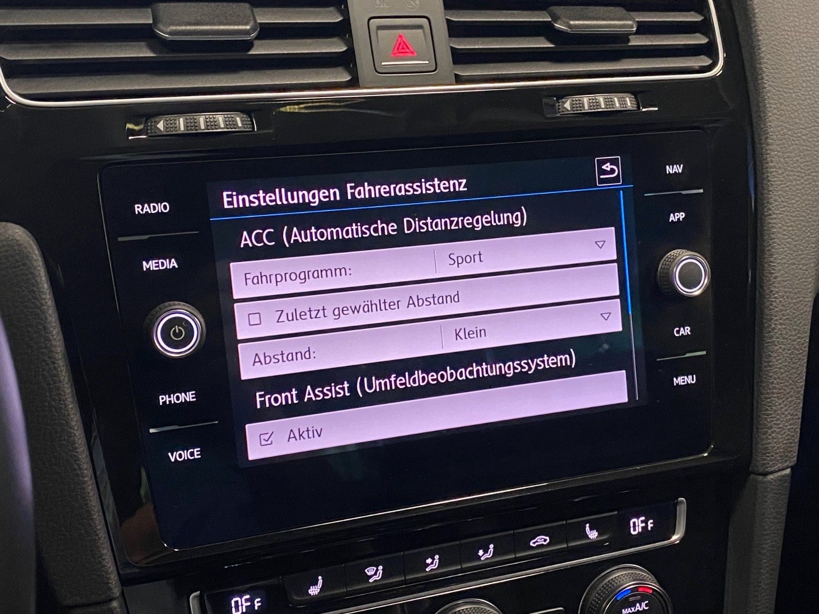 Fahrzeugabbildung Volkswagen Golf  7 1.4 TSI Highline+NAVI+LED+ergoActive+ACC
