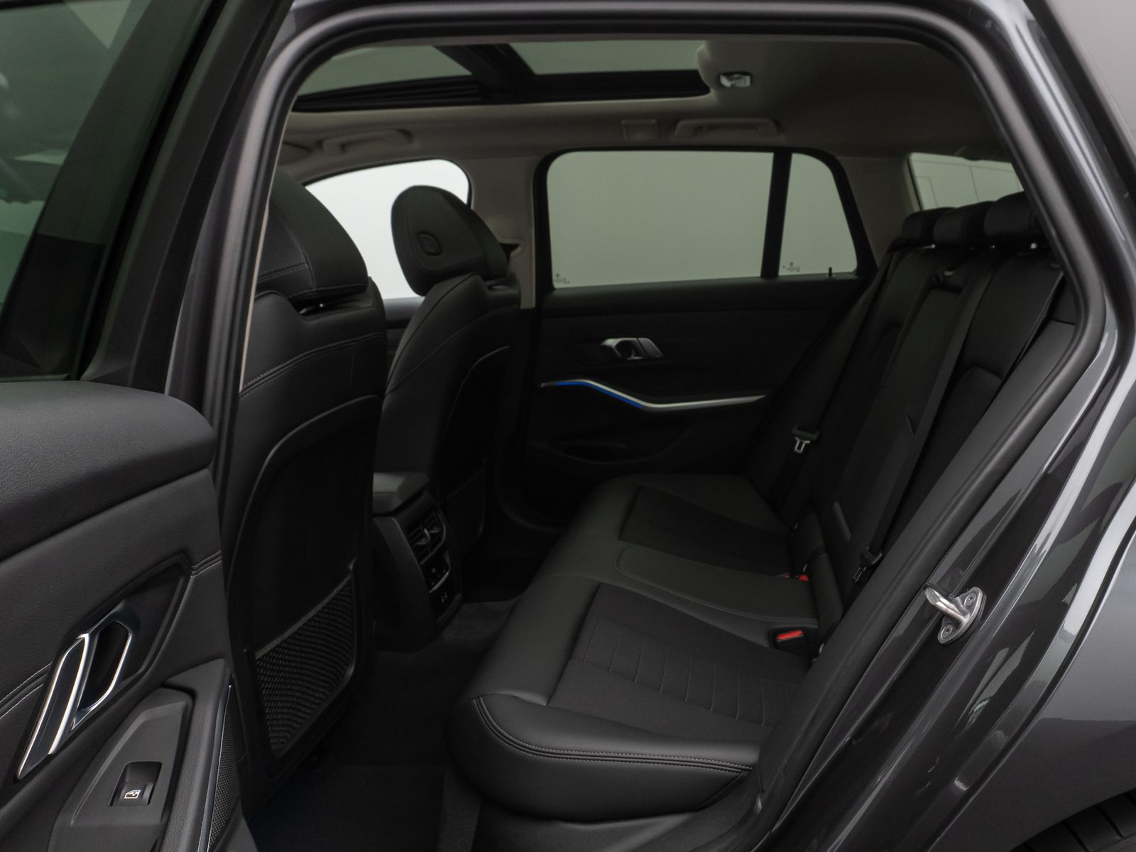 Fahrzeugabbildung BMW 320d SportLine Panorama Kamera DAB Komfort Alarm