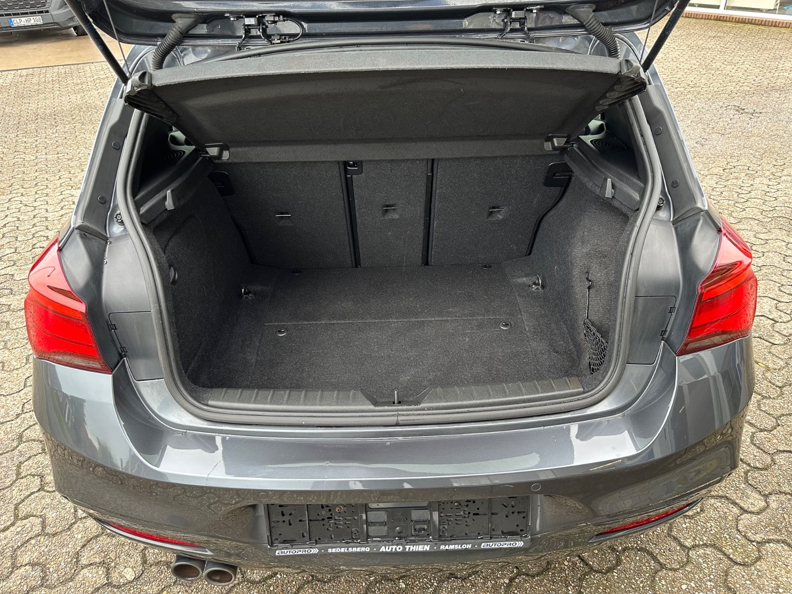 Fahrzeugabbildung BMW 125 i Edition M Sport Shadow LED/Navi/Leder/PDC