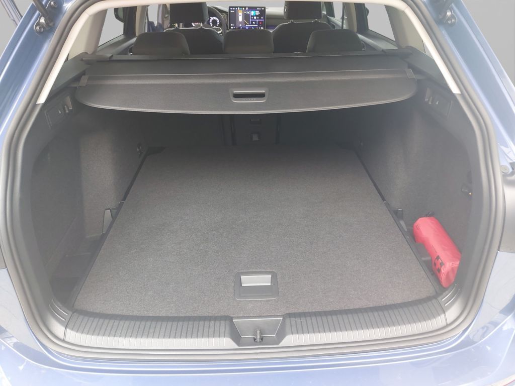 Fahrzeugabbildung Volkswagen Golf Variant 1.5 TSI Life AHZV Navi LED