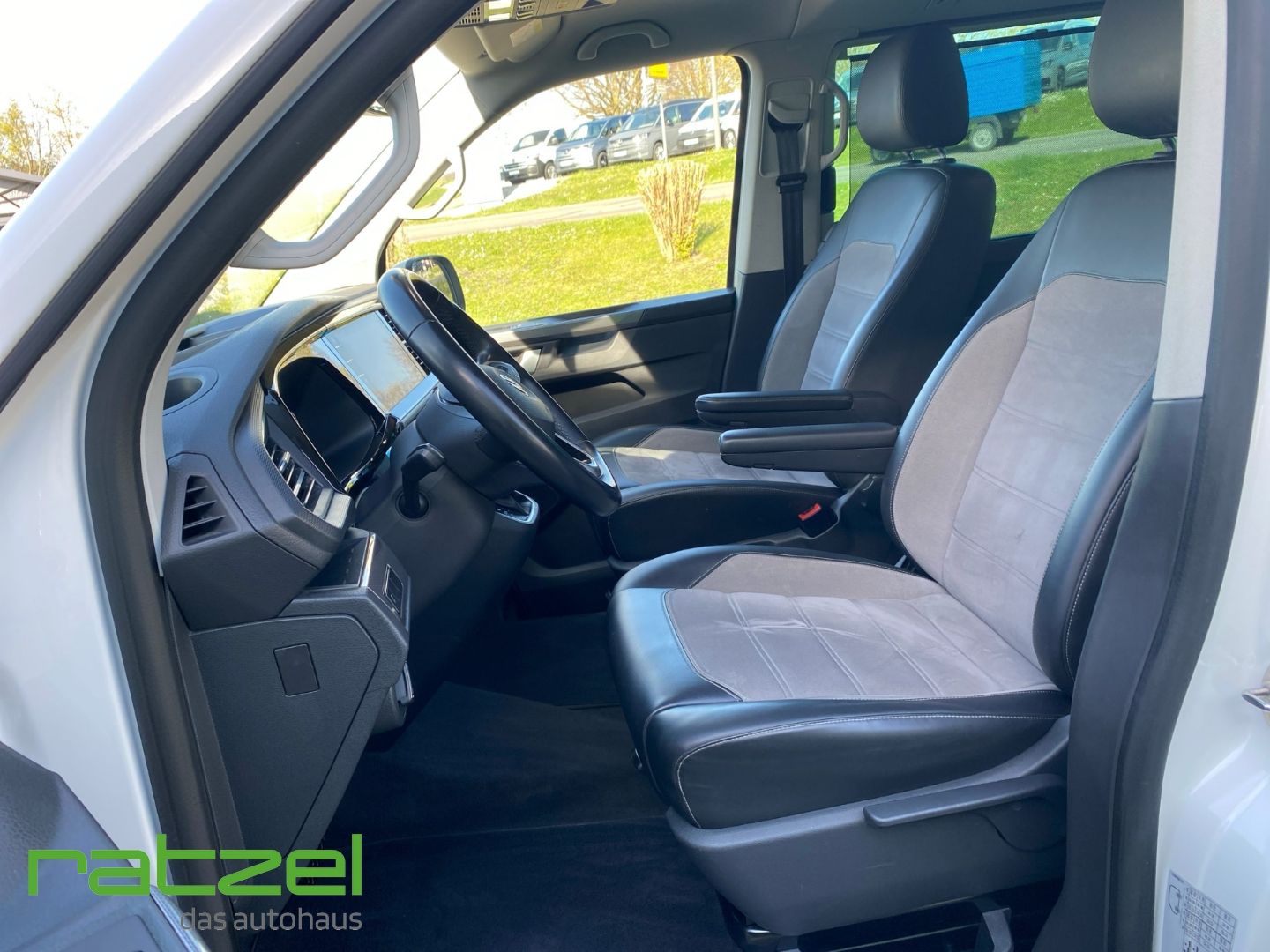 Fahrzeugabbildung Volkswagen T6.1 Multivan 2.0 TDI DSG Generation Six AHK-abn