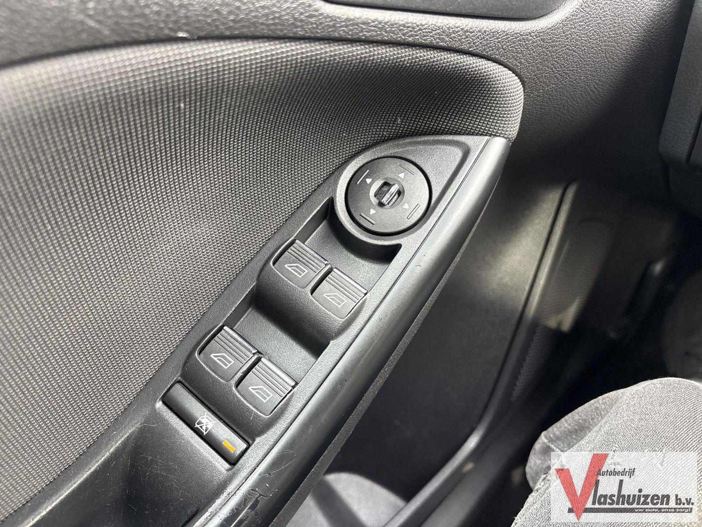 Ford Focus 2012 — photo 21