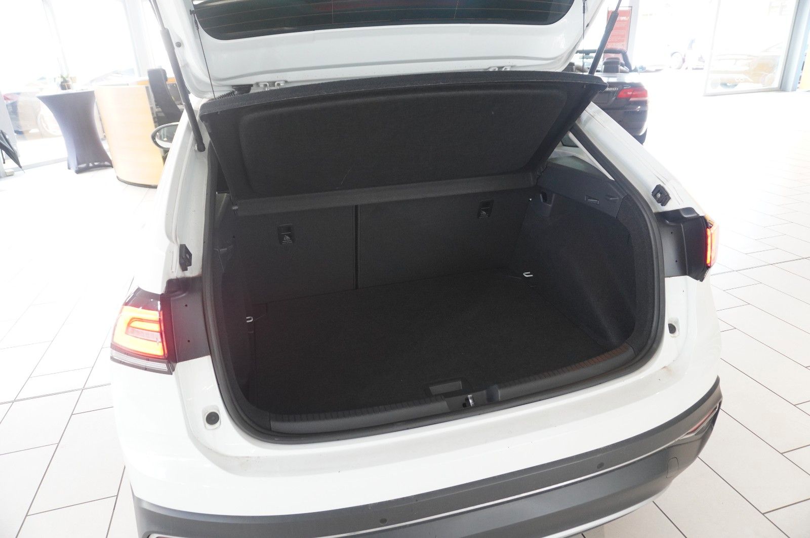 Fahrzeugabbildung Volkswagen Taigo 1.0 TSI STYLE NAVI/IQ-LIGHT/VIRT./SH/DAB+