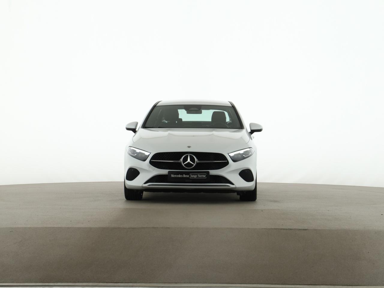 Mercedes-Benz A 220 d Limousine Progressive MBUX AHK Kamera