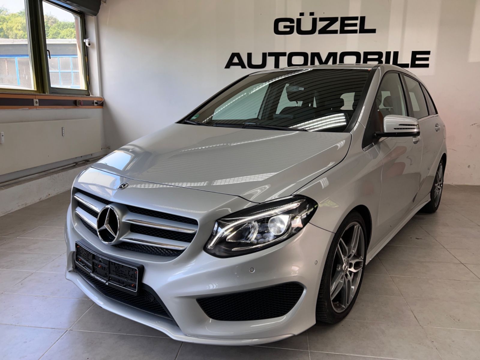 MERCEDES-BENZ B 180 AMG LINE/AUT/NAVI/T-LEDER/PDC/LED/KAM/EU6