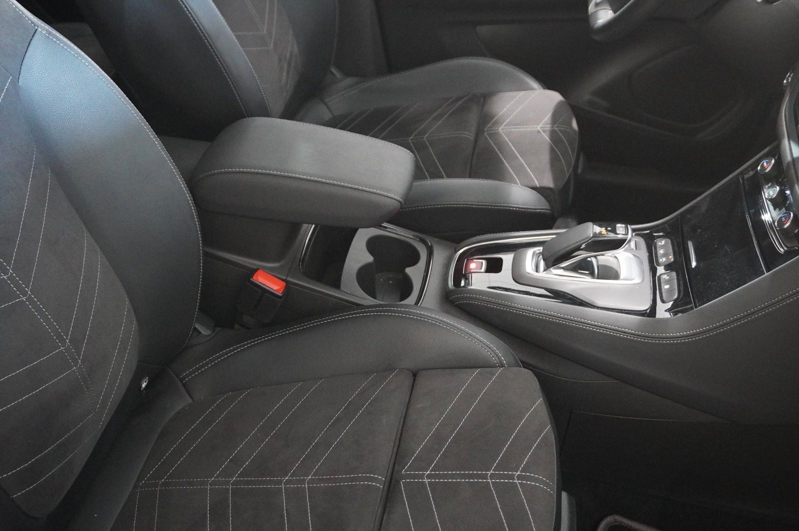 Fahrzeugabbildung Opel Grandland (X) ULTIMATE 4HYBRID NAVI/LED/360°/DAB