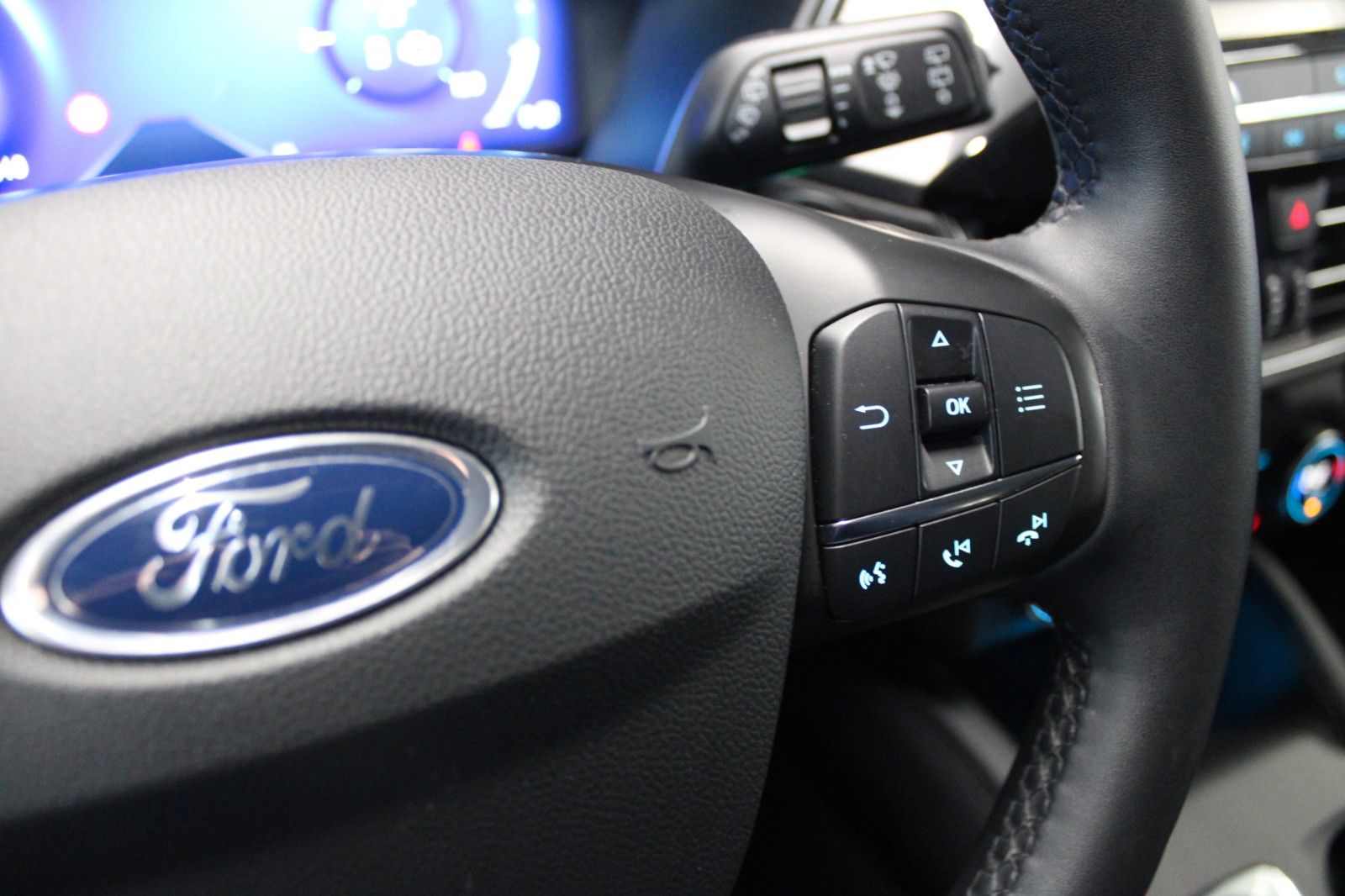 Fahrzeugabbildung Ford Kuga PHEV Titanium X AHK LED HUD 2xCam WinterP.