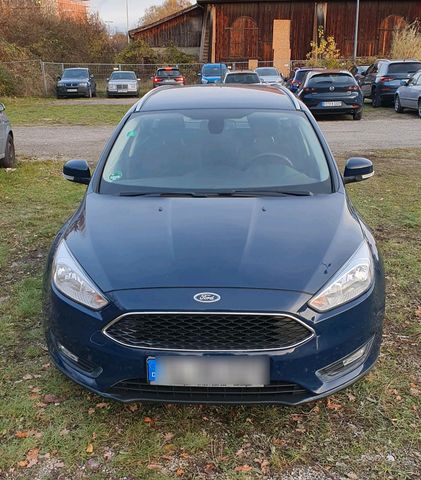 Ford Focus mit TÜV 07/26 Scheckheft, Sitzh...