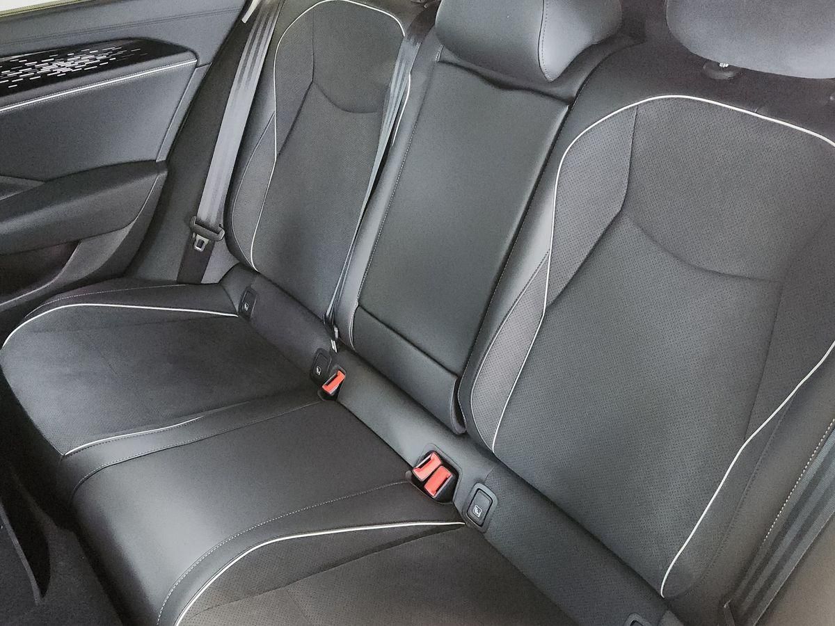 Fahrzeugabbildung Volkswagen Passat Variant Elegance 1.5 TSI 150 kW eHybrid