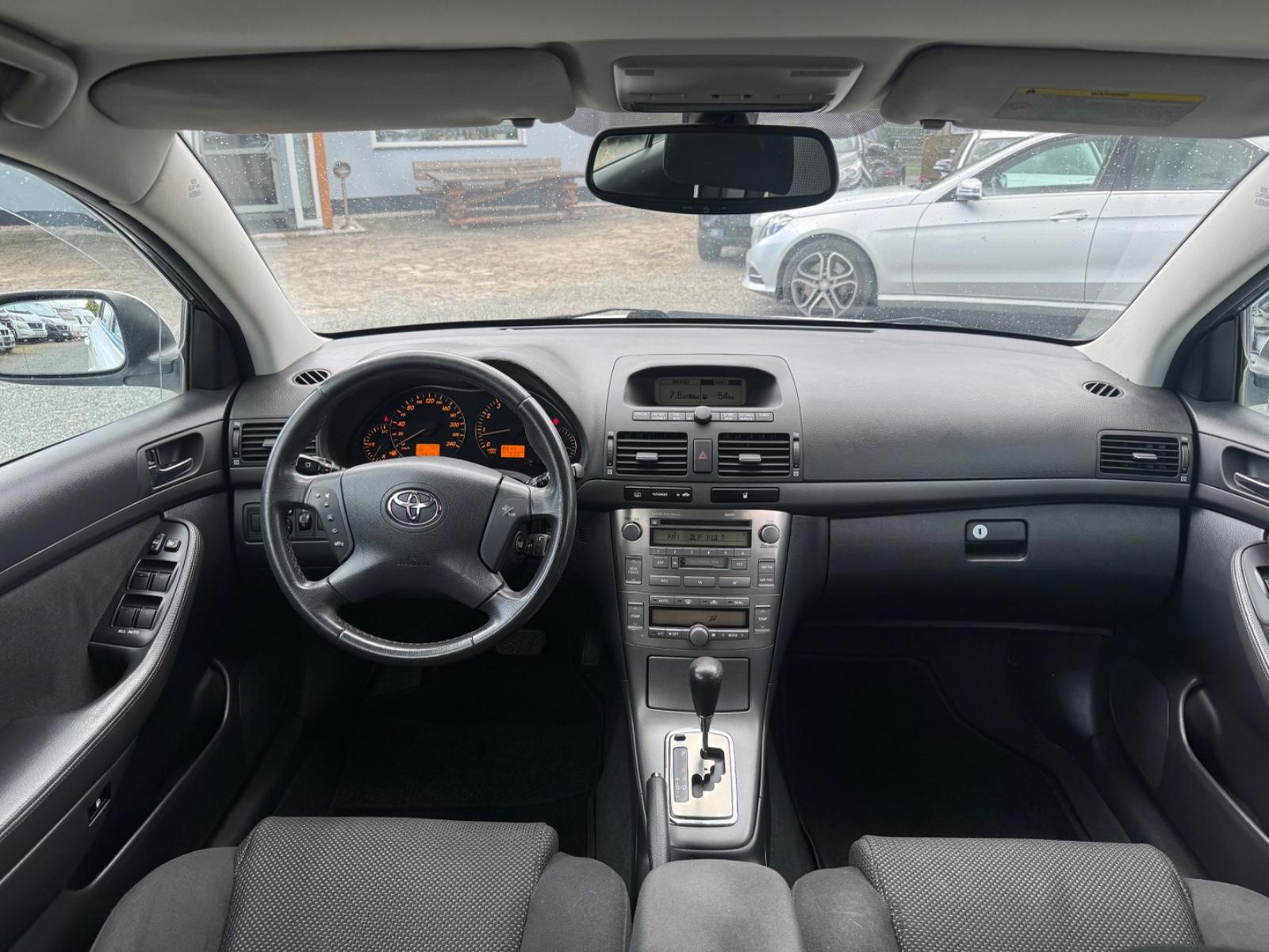 Toyota Avensis 2004 — photo 10