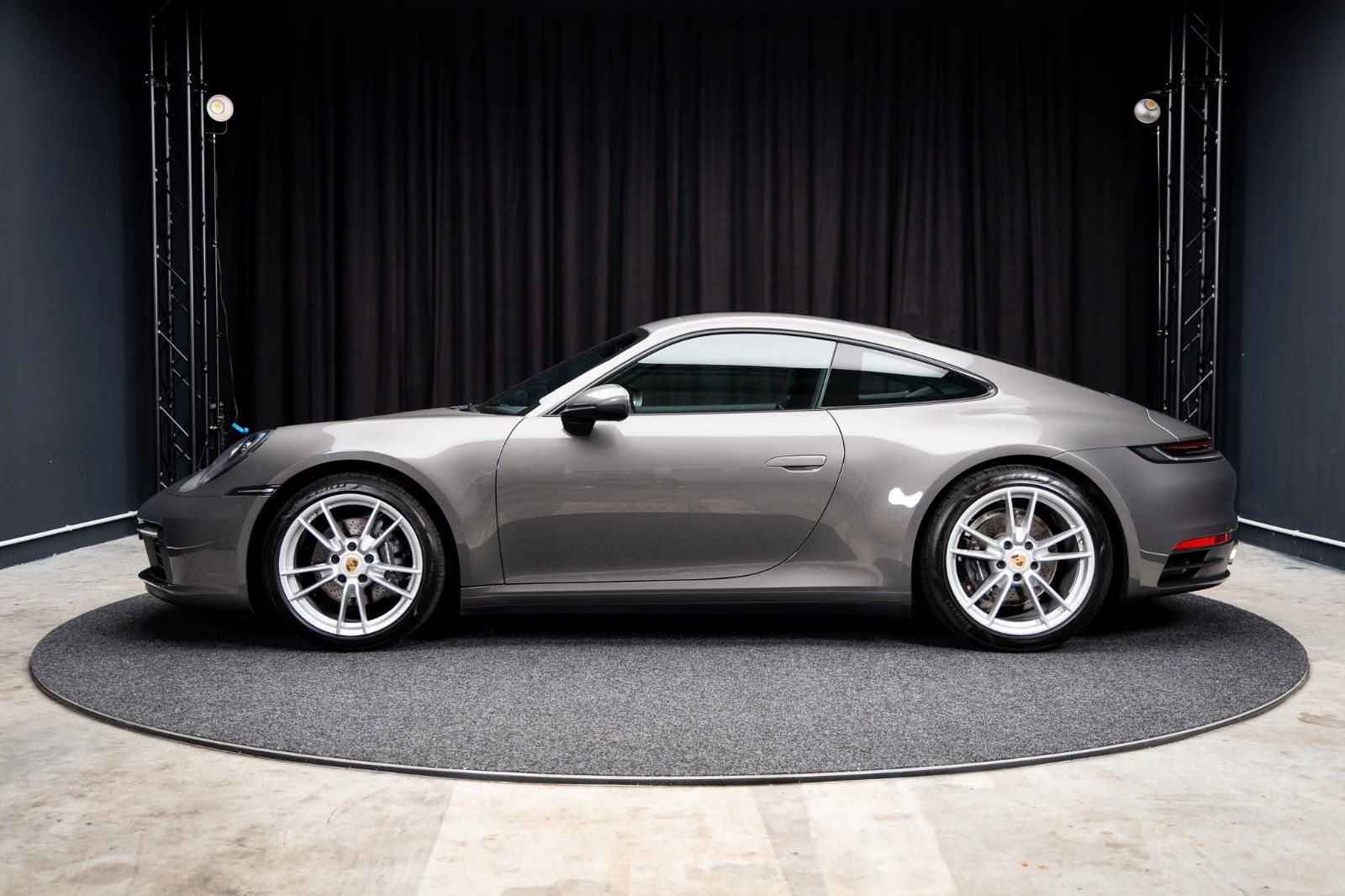 Fahrzeugabbildung Porsche 992 + 1. Hand + 16.050 km + Schiebedach + PDK