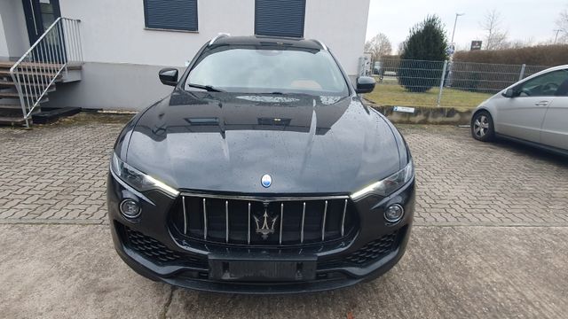 Maserati Levante Diesel,Kamera 360,Keyless, Luftfeder