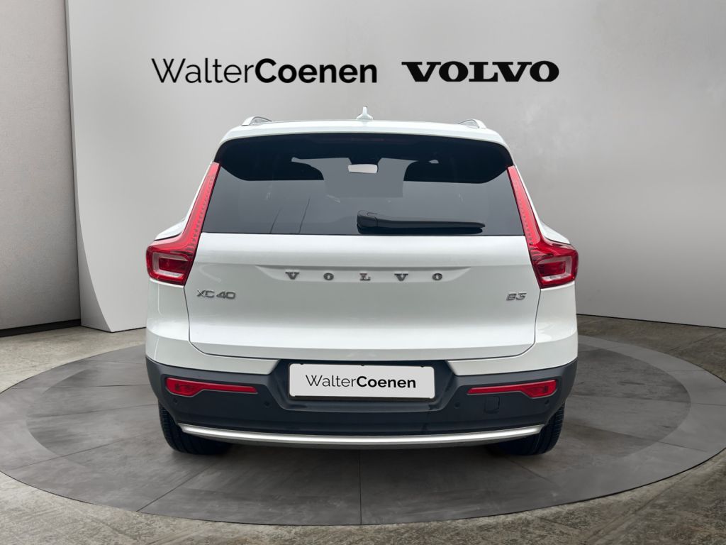 VOLVO XC40 B3 B DKG Core 360° Sitzkomfort-Paket VOLVO XC40 B3 B DKG Core 360° Sitzkomfort-Paket