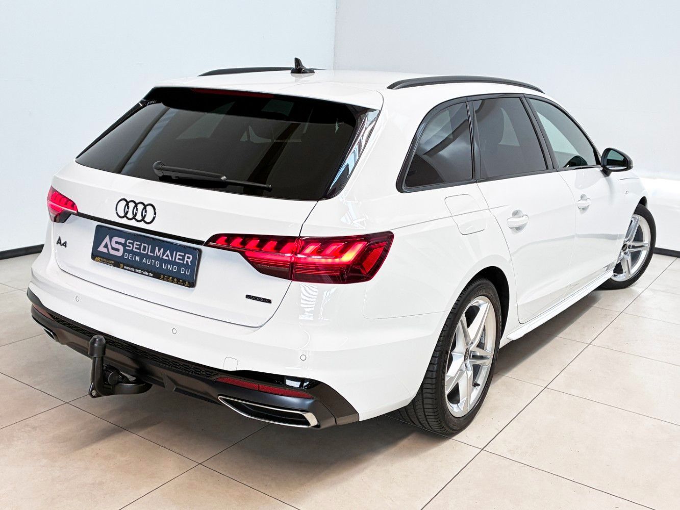 Audi A4 Avant 40 2.0 TDI quattro S-Line AHK StandHeiz foto 5
