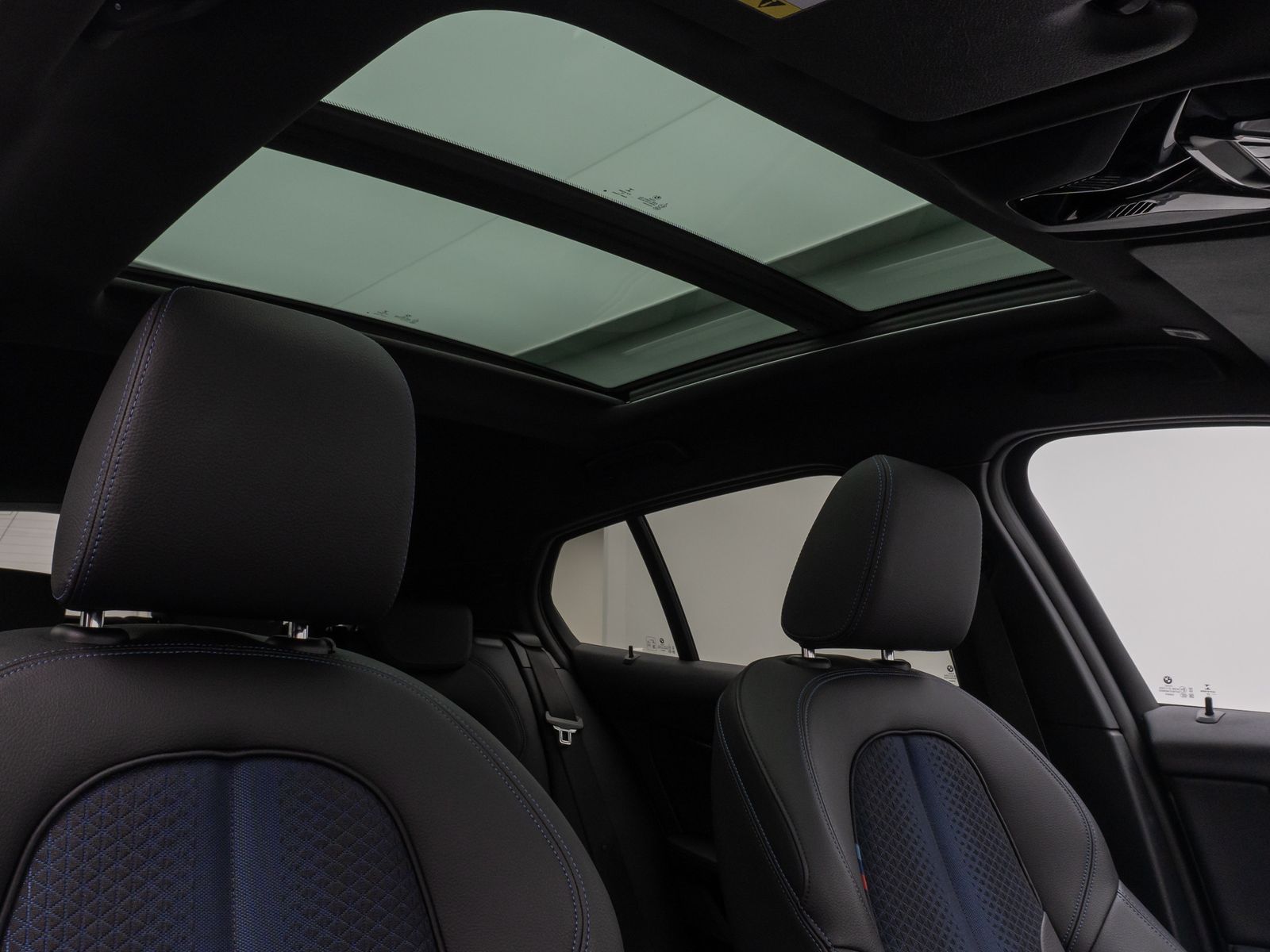 Fahrzeugabbildung BMW 120i M Sport Panorama PDC DAB Lenkrhzg Komfort