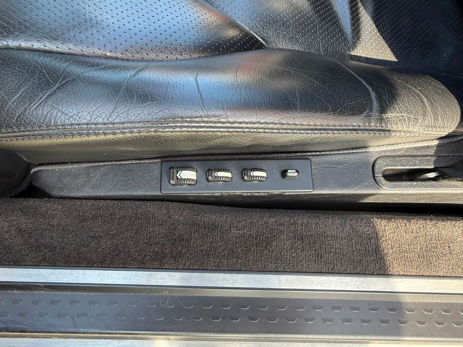 Fahrzeugabbildung Mercedes-Benz SL 280