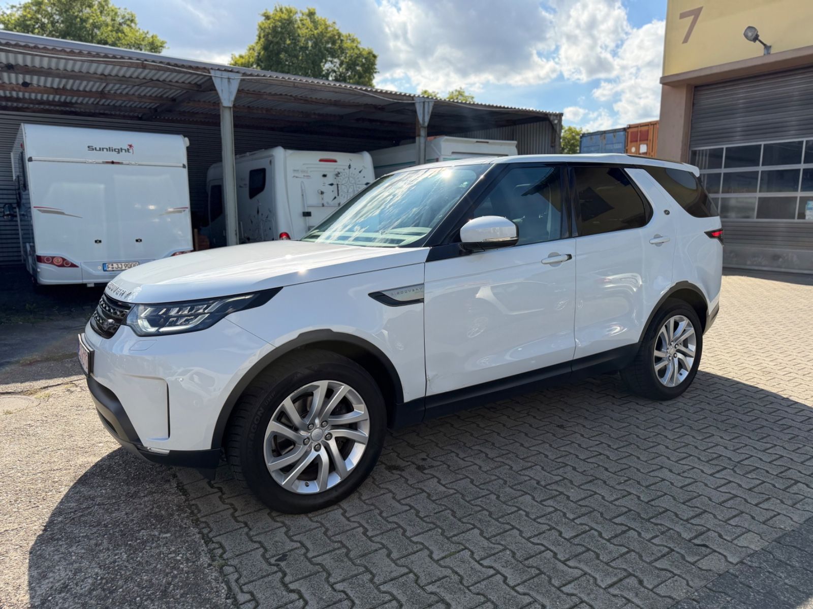 Land-Rover Discovery - 1