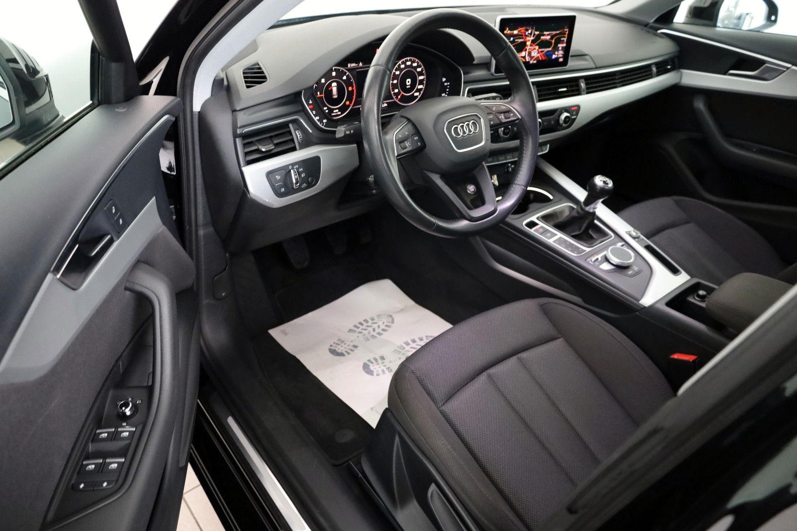 Fahrzeugabbildung Audi A4 Avant Navi,Xenon,SH,PDC