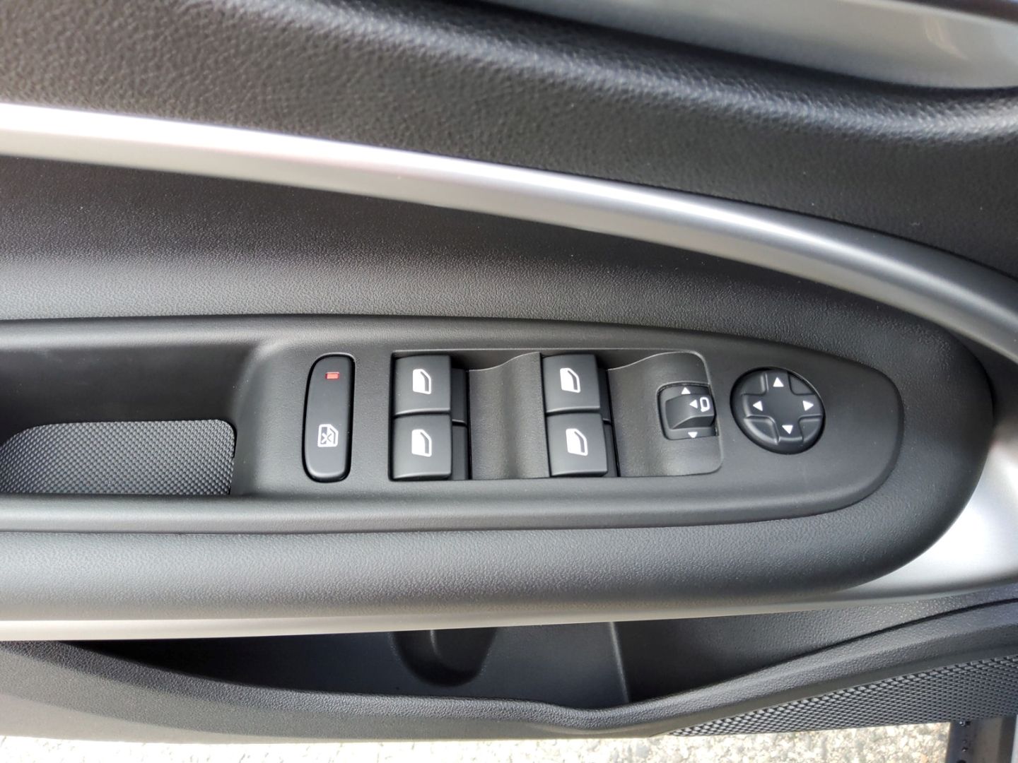 Fahrzeugabbildung Jeep Avenger Summit Sonderlack SHZ, 360°Sensoren, Key