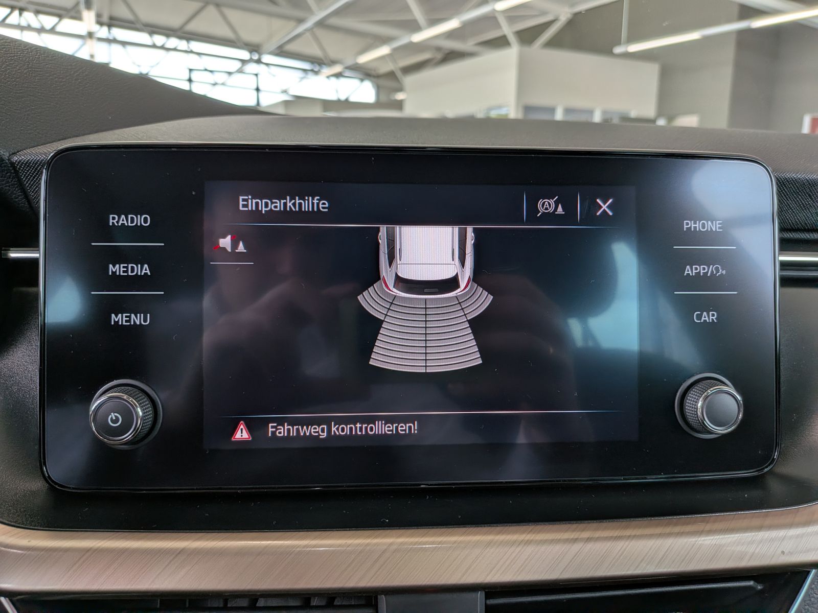 Fahrzeugabbildung SKODA Kamiq 1.6 TDI Style ad-LED PDC SHz Tempomat 18"