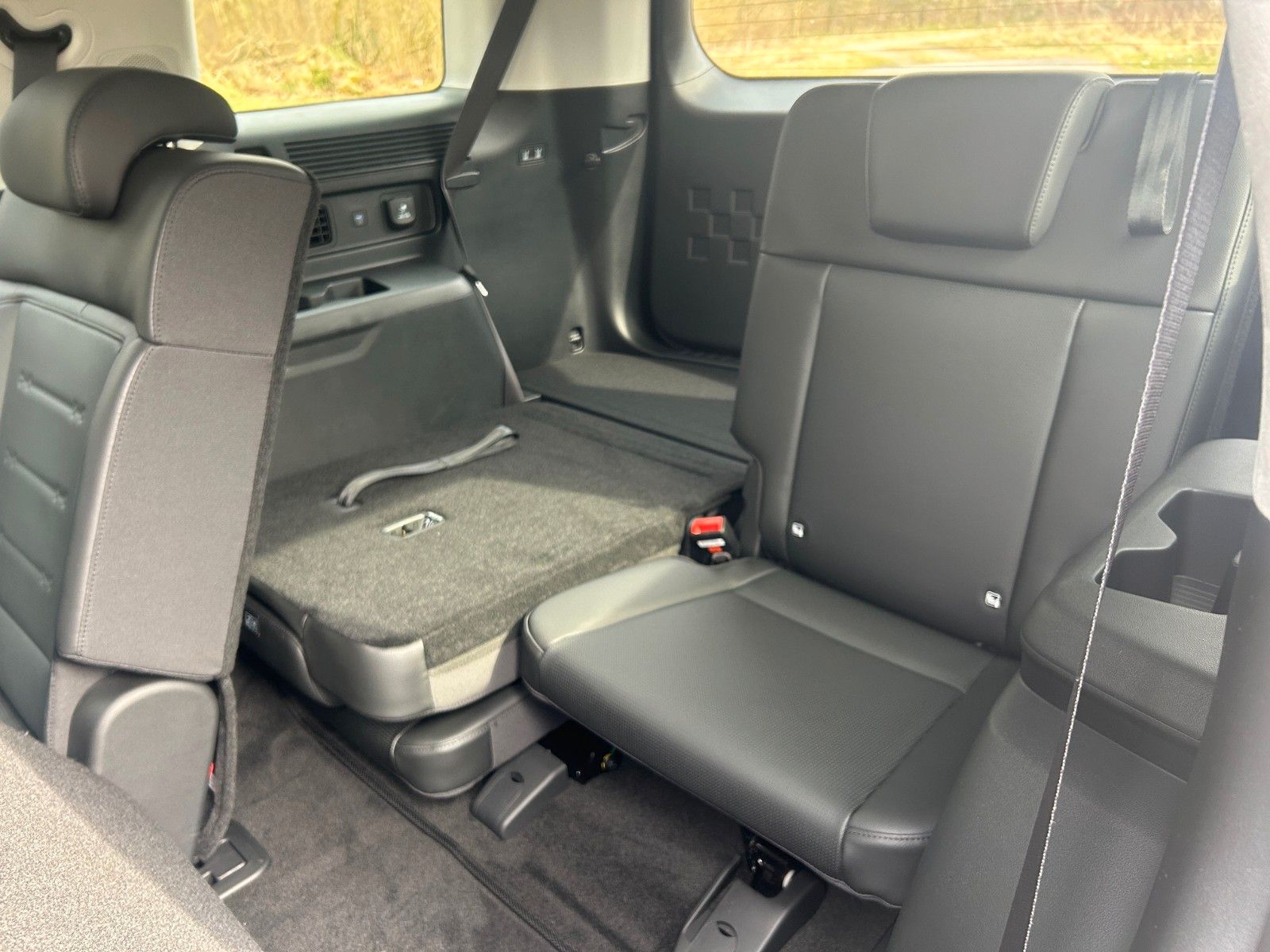 Fahrzeugabbildung Hyundai SANTA FE 1.6 T-GDI HEV Signature *ACC*7Sitz*360°