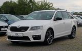 Skoda Octavia 2.0 TDI DSG RS Combi/1.HAND/AHK/BIXENON - Skoda Octavia Gebrauchtwagen in Mannheim