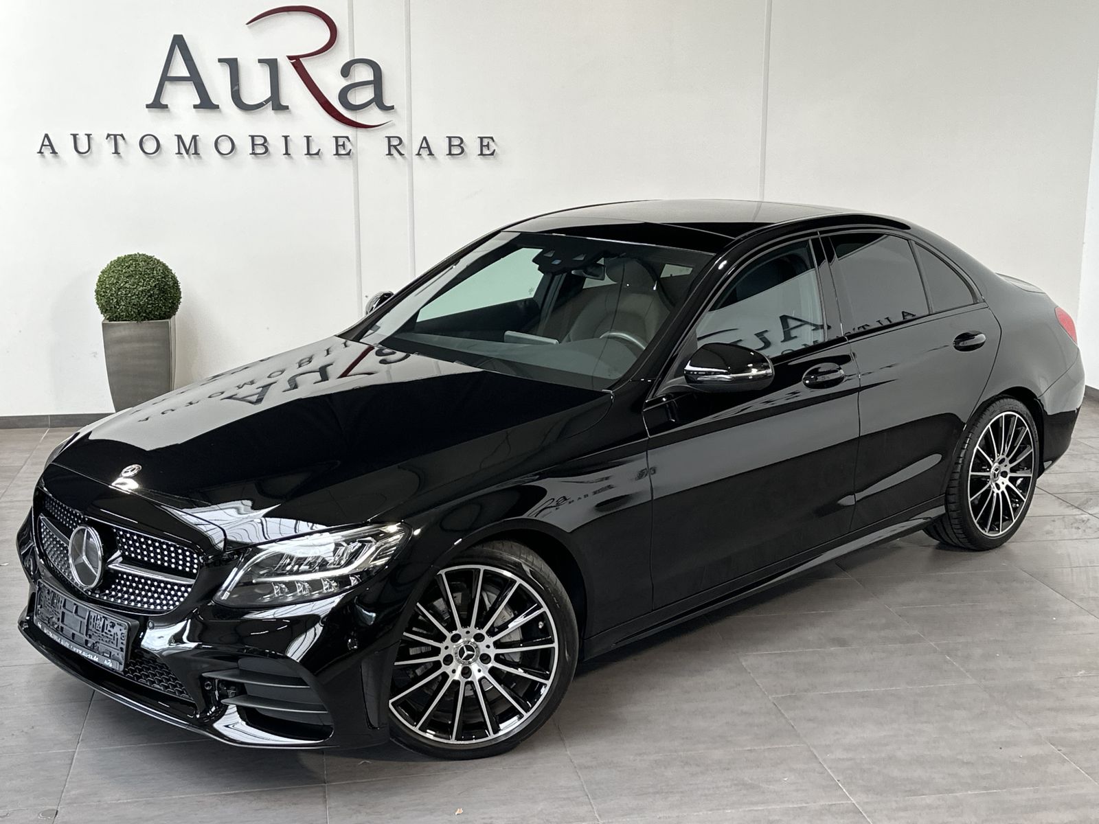 Fahrzeugabbildung Mercedes-Benz C 220d AMG-Line NAV+LED+AHK+PANO+19ZO+DISTRONIC