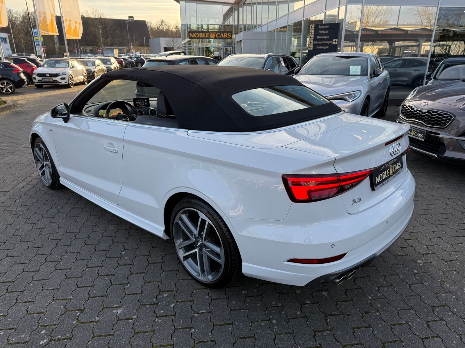 Fahrzeugabbildung Audi A3 Cabriolet 35 TFSI S line B&O ACC LED