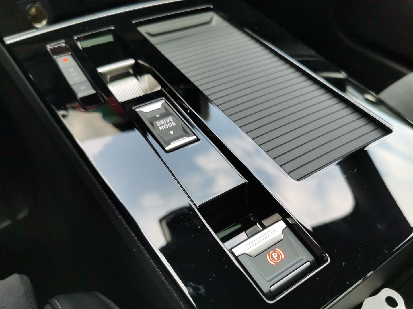 Fahrzeugabbildung Opel Astra Ultimate HUD Panorama Navi Memory Sitz SHZ