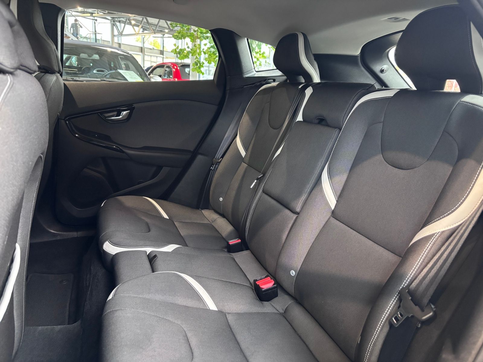 Fahrzeugabbildung Volvo V40 Cross Country Momentum LED NAVI ALU