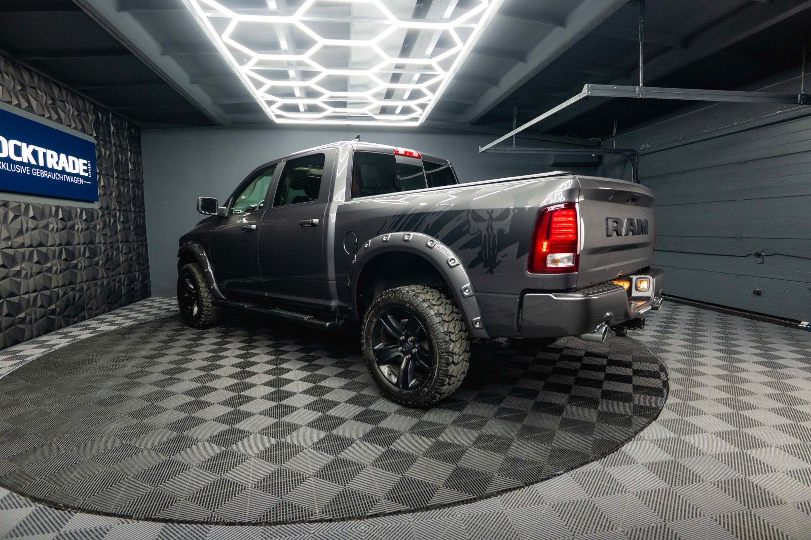 Fahrzeugabbildung Dodge RAM 5.7 V8 HEMI 4x4 Sport OFFROAD NightPaket 19%