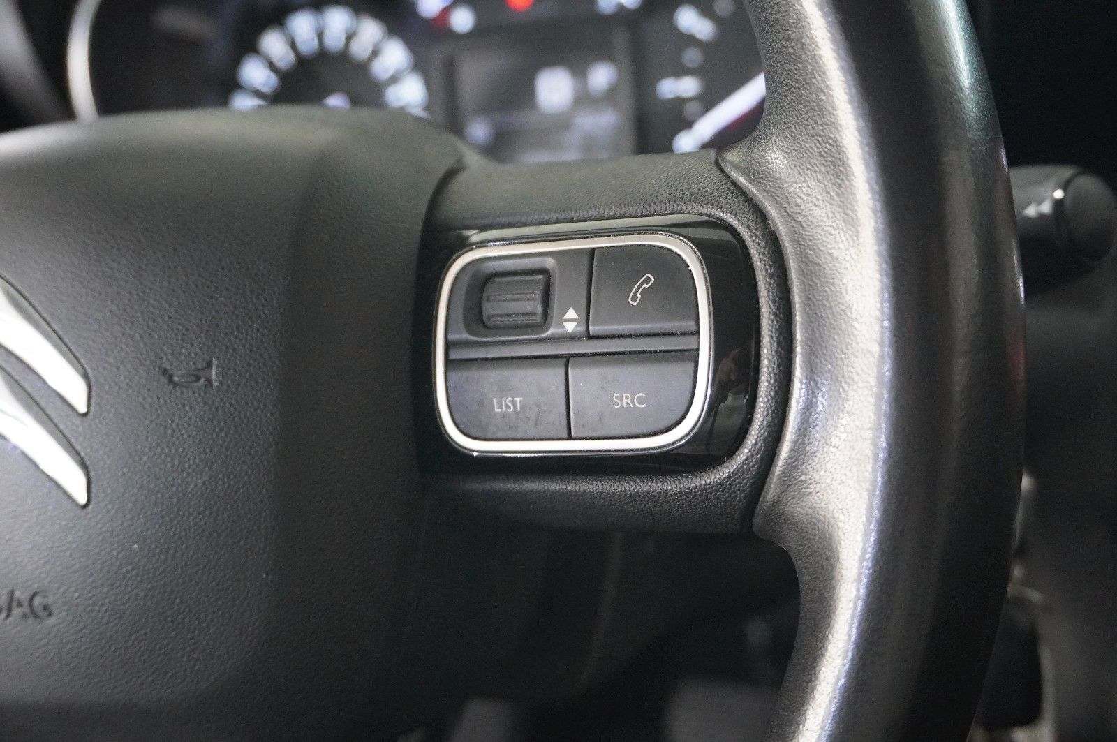 Fahrzeugabbildung Citroën C3 Aircross 1.2 FEEL NAVI/LED/SHZ/PDC/TEMP./AHK