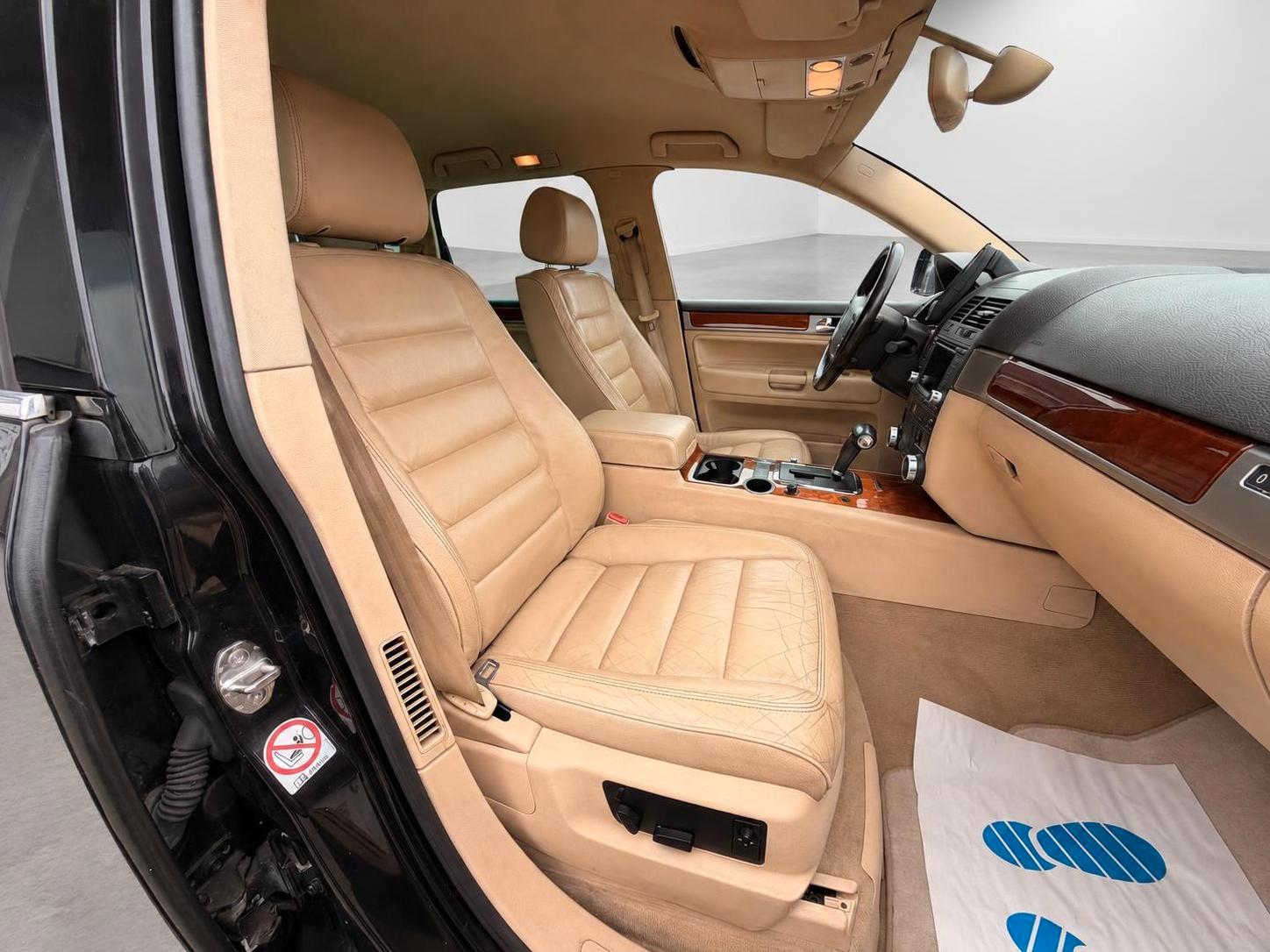 Volkswagen Touareg 2004 — photo 8