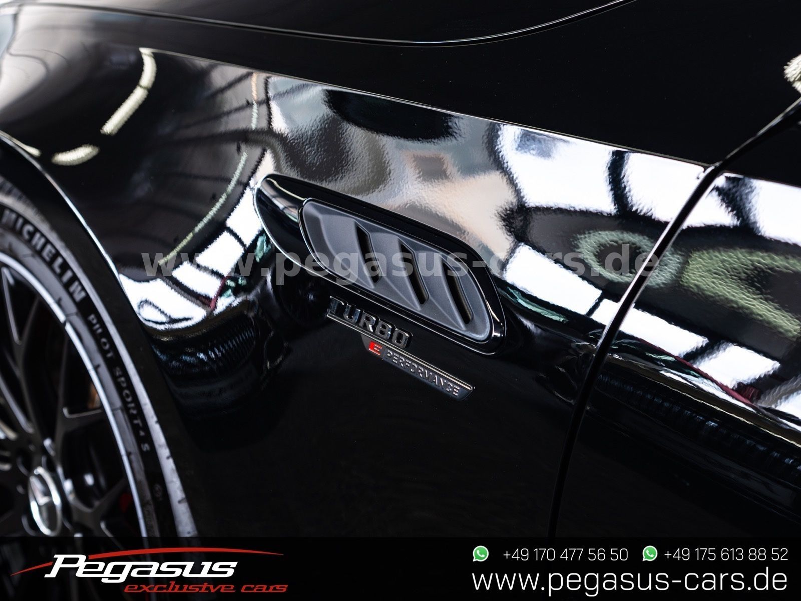 MERCEDES-BENZ C 63 AMG - 16