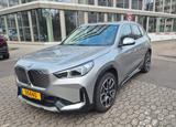 BMW iX1 eDrive20 xLine|360°|Harman Kard.IGarant. - silberne BMW iX1