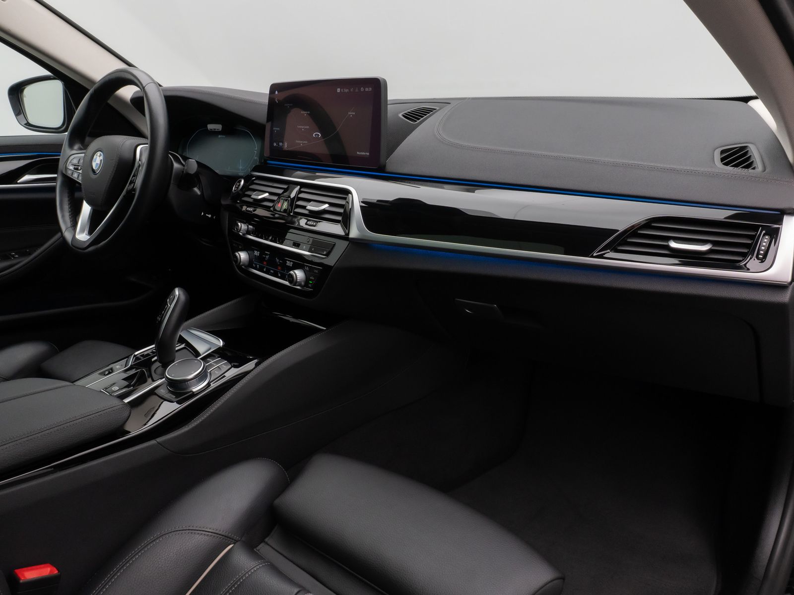 Fahrzeugabbildung BMW 530e Luxury Line Panorama Kamera HUD DAB 4xKlima