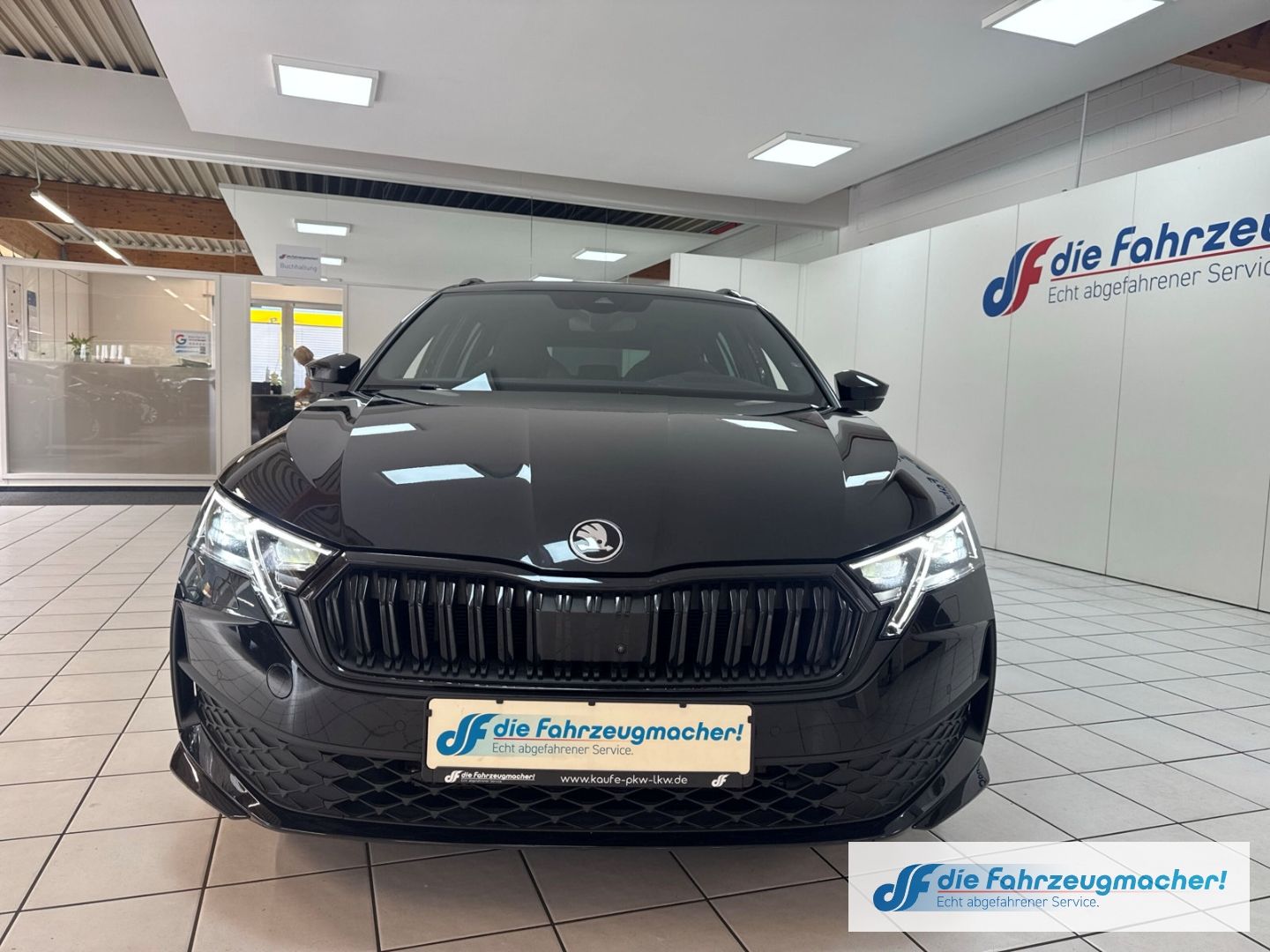 Fahrzeugabbildung SKODA Octavia Combi 2.0 TDI 110 kW Sportline Sportpake