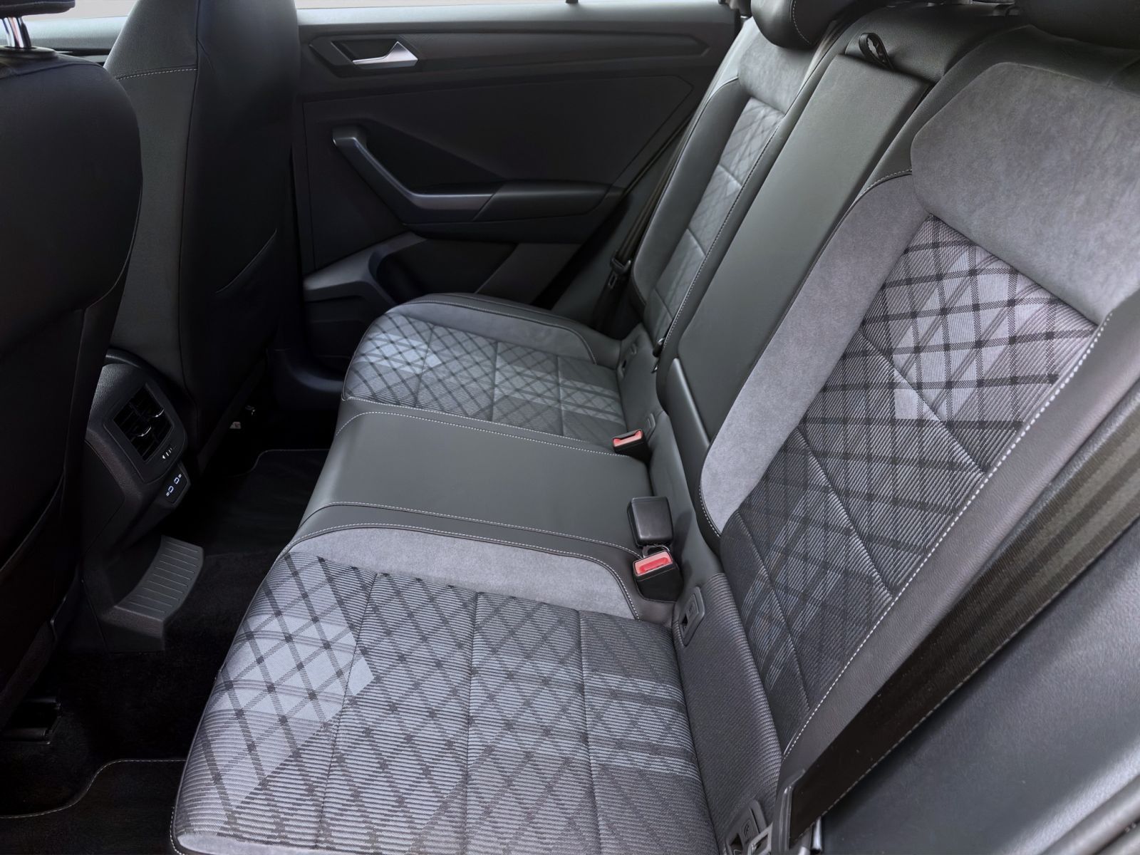 Volkswagen T-Roc - Bild 16