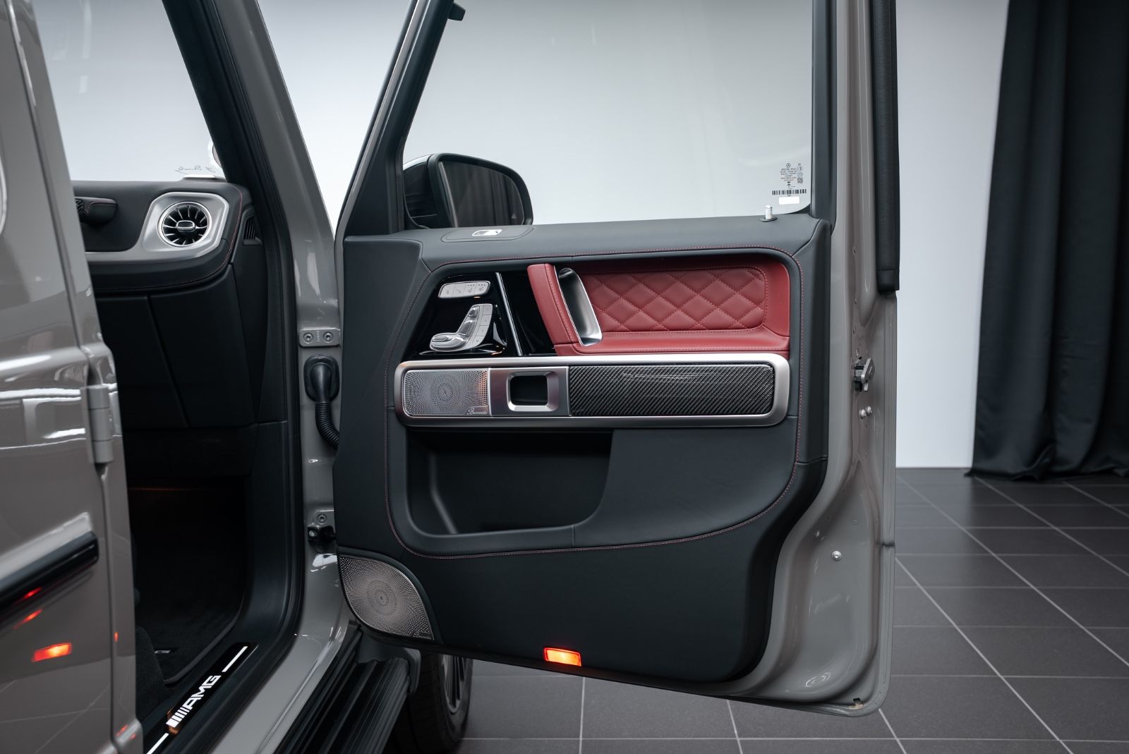 Fahrzeugabbildung Mercedes-Benz G 63/MY 2027/ SUPERIOR/CARBON