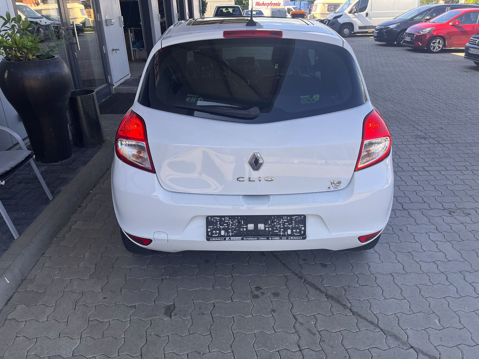 Fahrzeugabbildung Renault Clio III Night and Day Leichter Heckschaden !