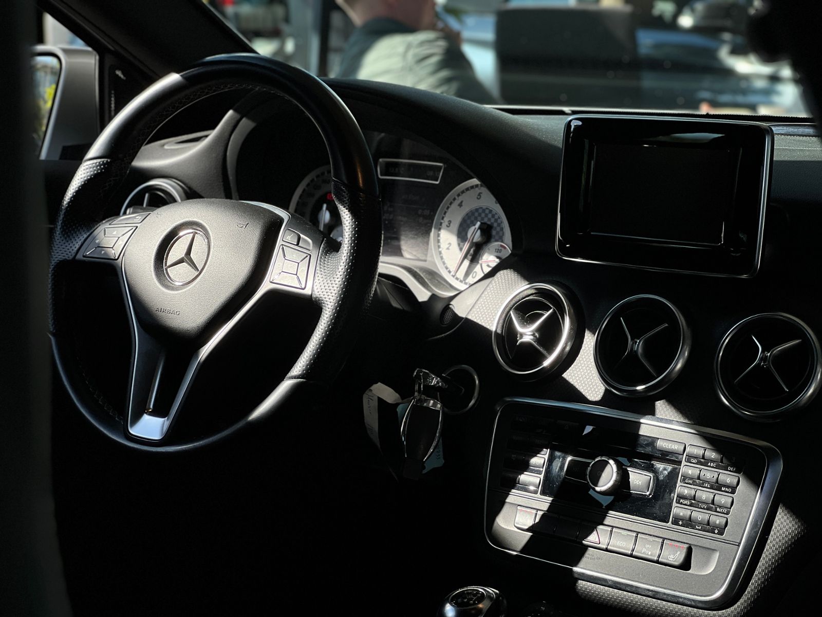 Fahrzeugabbildung Mercedes-Benz A 180 BlueEfficiency KLIMA NAV PDC SHZ ALU
