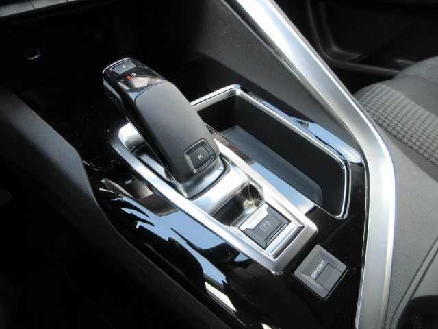 Fahrzeugabbildung Peugeot 5008 Active 1.2T NAVI/AHK/PDC/SHZ/7-SITZER/TEMPO